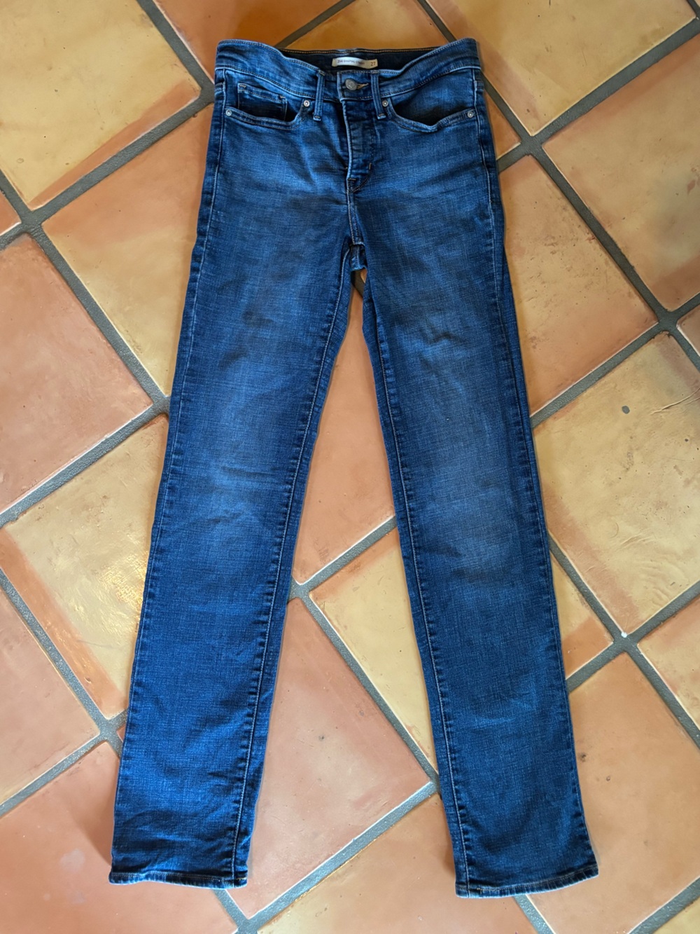 Levi’s 314 Shaping Straight Jeans – Size 27